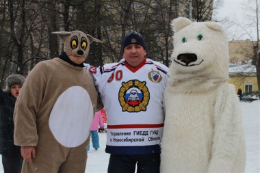 В НОВОСИБИРСКЕ ПОЯВИЛСЯ ЛЕДОВЫЙ АВТОГОРОДОК