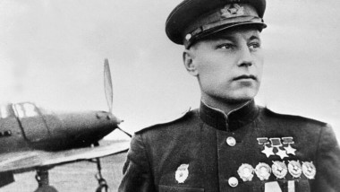 СЛАВЬСЯ, СТРАНА ГЕРОЕВ!